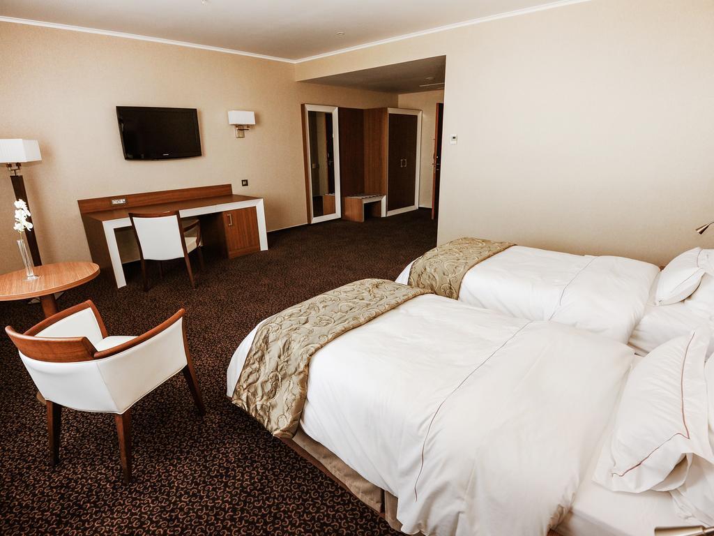 Premier Palace Spa Hotel Бухарест Екстер'єр фото A room at the hotel