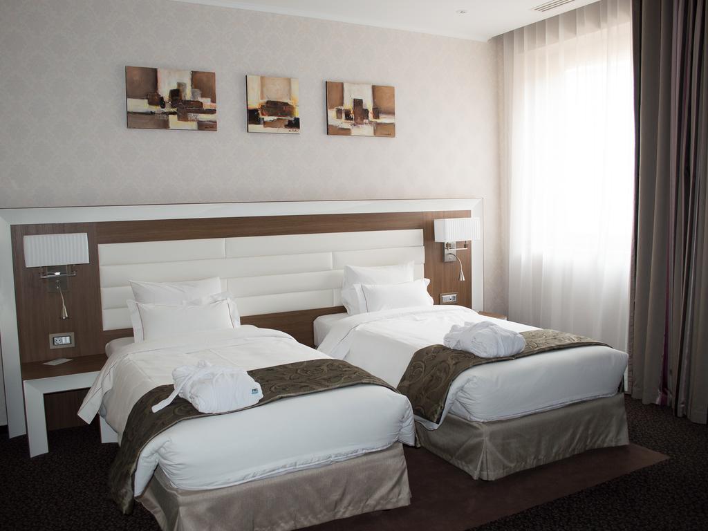 Premier Palace Spa Hotel Бухарест Екстер'єр фото A room at the hotel
