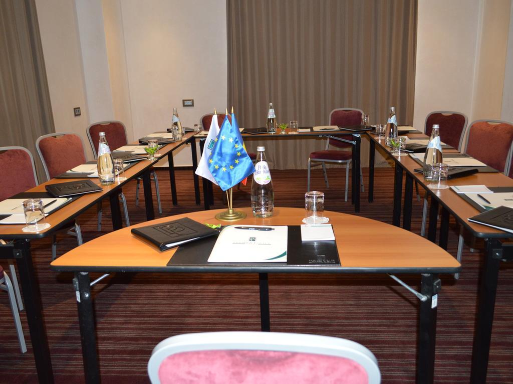 Premier Palace Spa Hotel Бухарест Екстер'єр фото A meeting room at the European University Barcelona