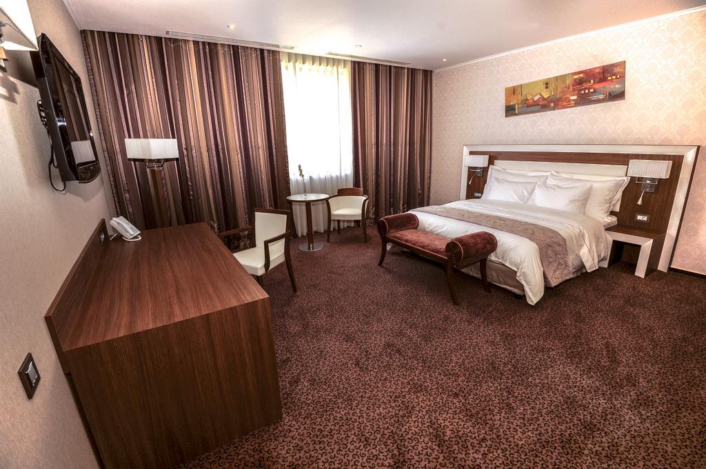Premier Palace Spa Hotel Бухарест Екстер'єр фото A room at the hotel