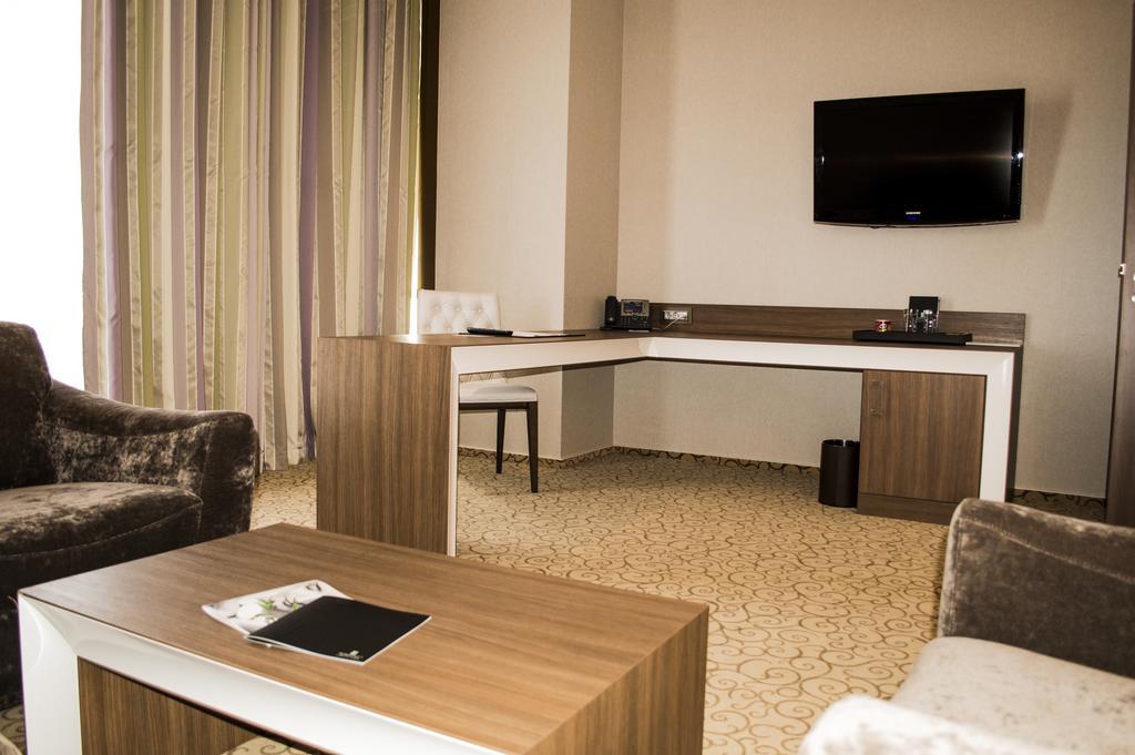 Premier Palace Spa Hotel Бухарест Екстер'єр фото A room at the hotel
