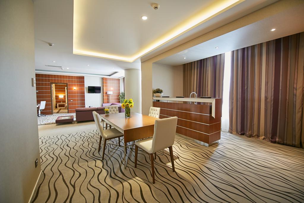 Premier Palace Spa Hotel Бухарест Екстер'єр фото A suite at the hotel