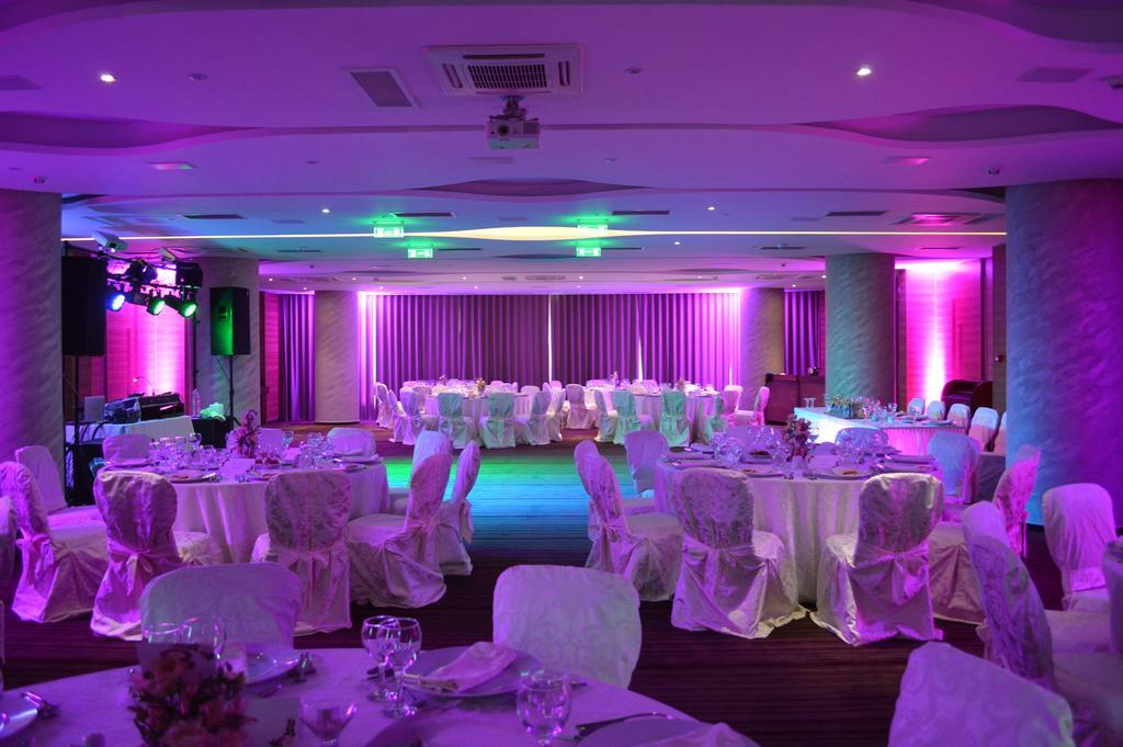Premier Palace Spa Hotel Бухарест Екстер'єр фото A wedding reception
