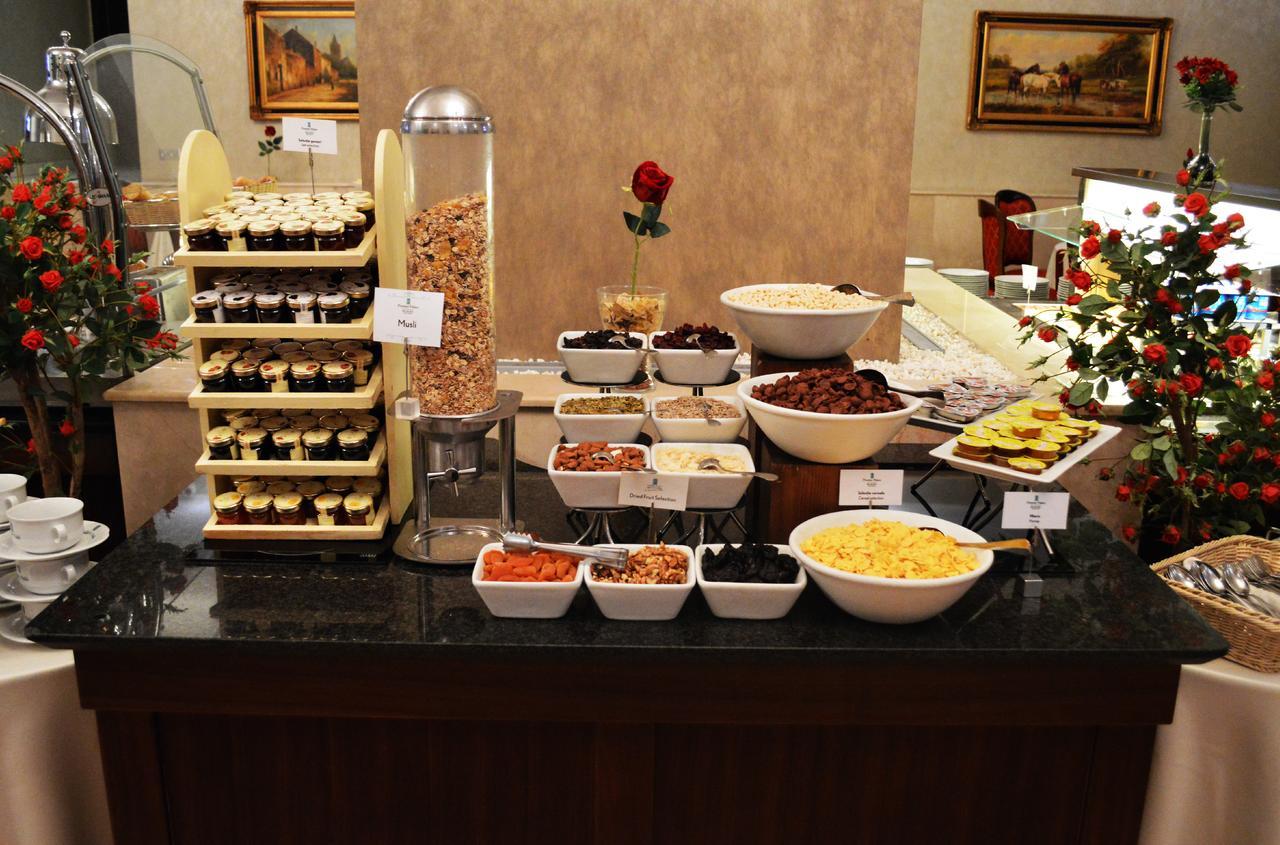 Premier Palace Spa Hotel Бухарест Екстер'єр фото A breakfast buffet
